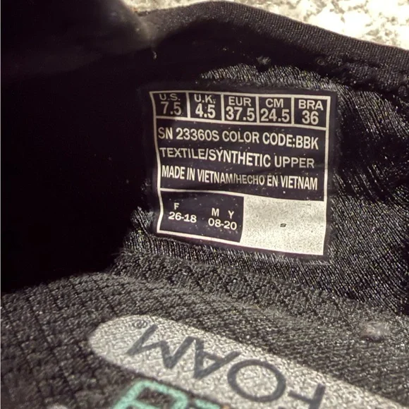 7.5 Womens Slip On Skechers Black Athletic Shoes - Picture 3 of 4